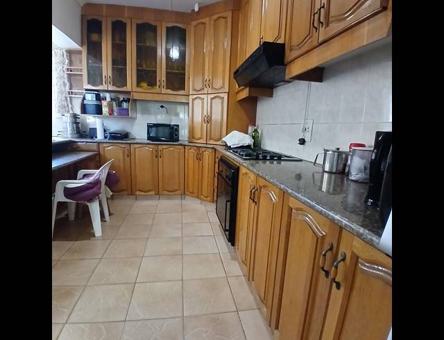 4 BEDROOM HOUSE FOR SALE IN YELLOWWOOD PARK